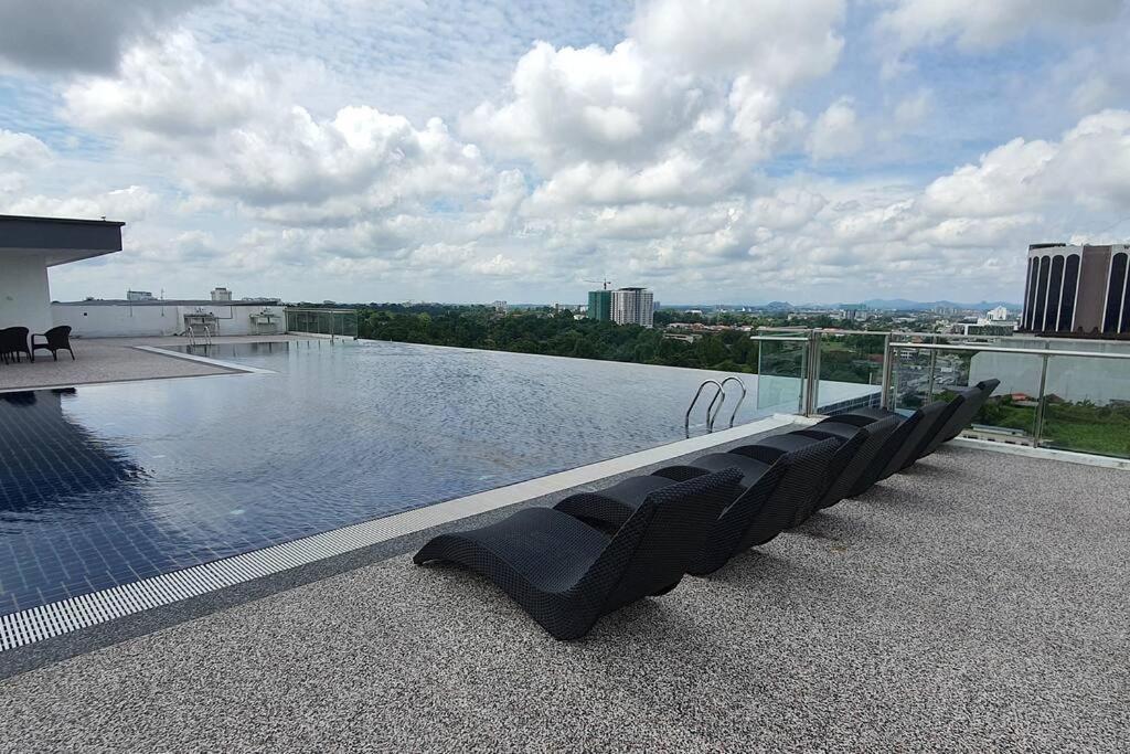 Kozi Square New Sgh Cozy Home Lv7B Kuching Buitenkant foto