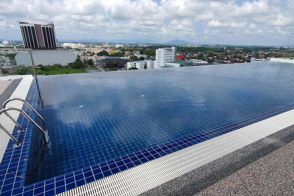 Kozi Square New Sgh Cozy Home Lv7B Kuching Buitenkant foto