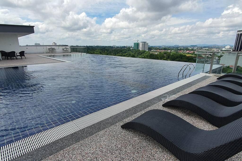 Kozi Square New Sgh Cozy Home Lv7B Kuching Buitenkant foto