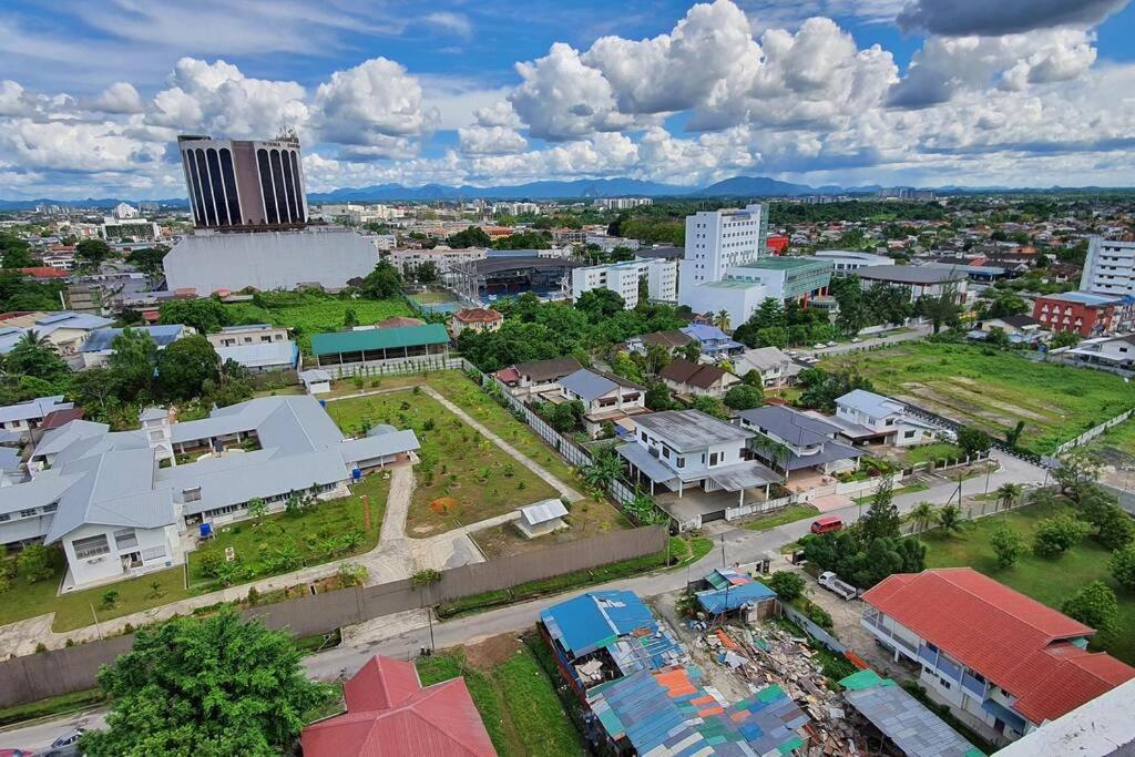Kozi Square New Sgh Cozy Home Lv7B Kuching Buitenkant foto