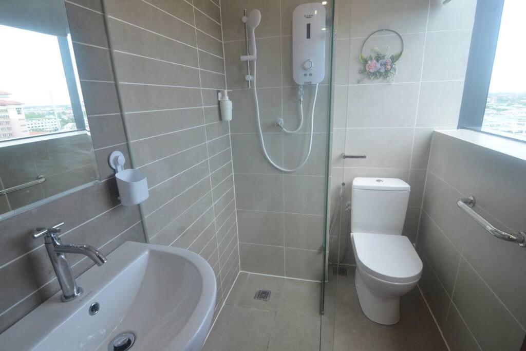 Kozi Square New Sgh Cozy Home Lv7B Kuching Buitenkant foto